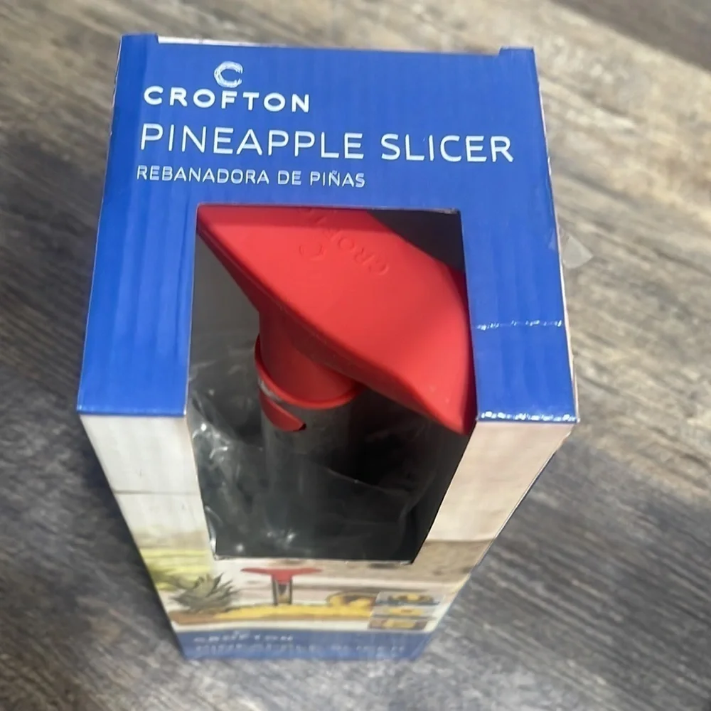 Crofton pineapple slicer